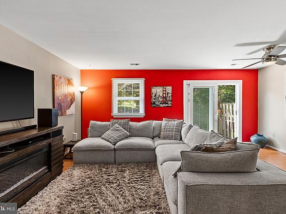 3rd image of 5765 Yellowrose Ct