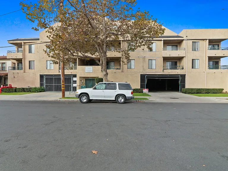 Bush Apartments — Photo 10