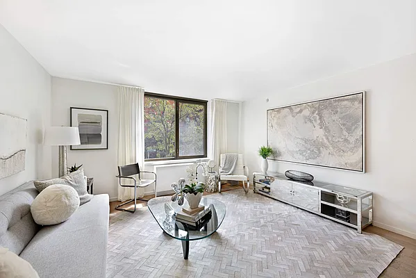 Sold by Compass | media 18