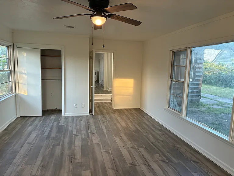 1834 N Market Ave — Photo 19
