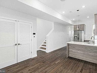 4th image of 2059 N 8th St Unit 3