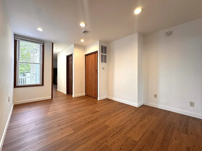 125 Zabriskie St #2 — Photo 4