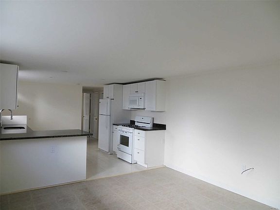 3rd image of 420 Park Ave