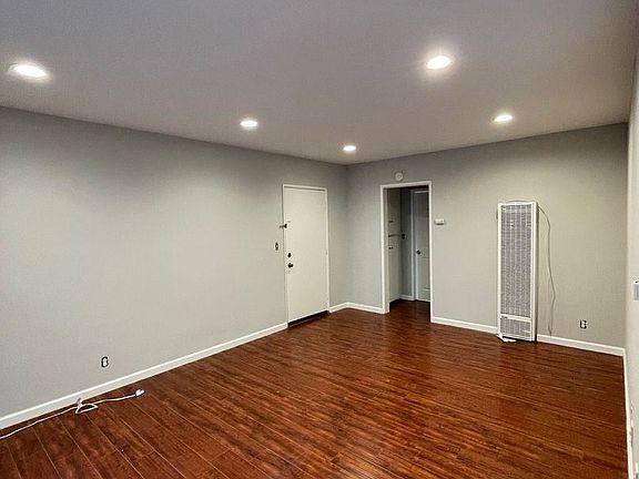3rd image of 1421 College View Dr APT 21