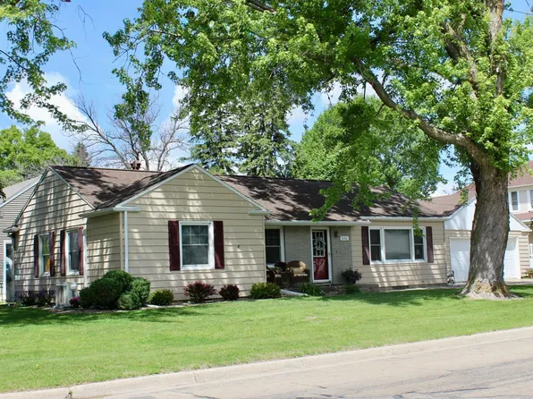 606 Center Ave N, Blooming Prairie, MN 55917