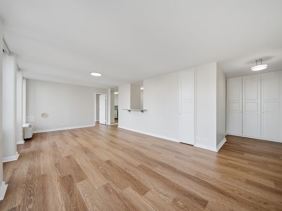 3rd image of 111 E Chestnut St APT 18DE