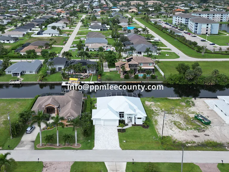 3818 SW 17th Ave — Photo 3