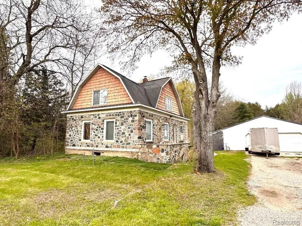 2325 Mertz Rd, Caro, MI 48723