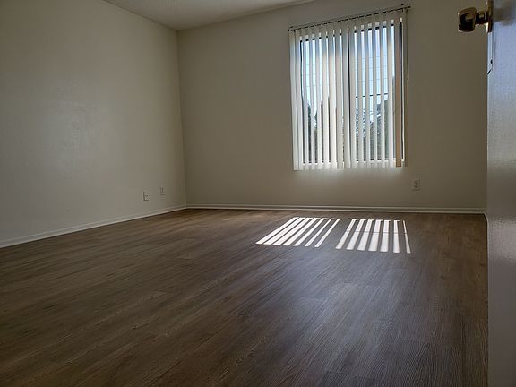 5th image of 7139 Hazeltine Ave Unit 208