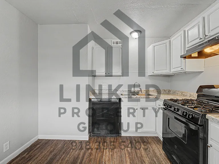 Charl Ann Apartments — Photo 4