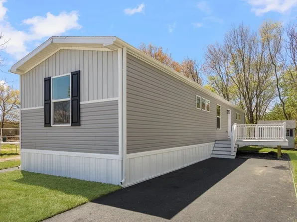460 Collins St #6, Attleboro, MA 02703