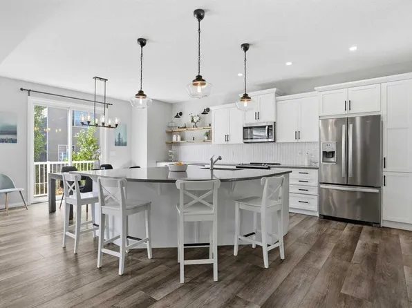 25 E Yorkville Grn SW, Calgary, AB T2X 4J8