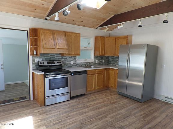 5th image of 28 Tamarack Dr