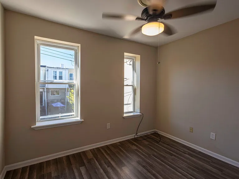 110 N Rose St — Photo 17