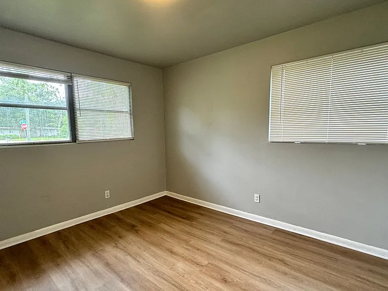 804 La Marche Dr — Photo 14