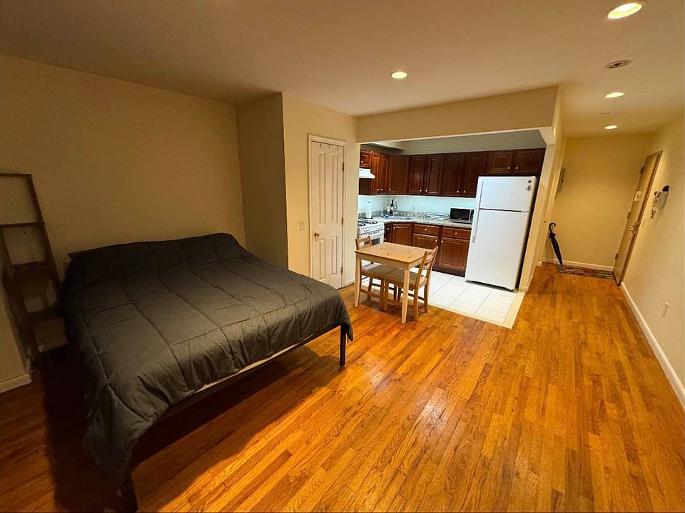 2nd image of 25-22 Hoyt Ave S #1F