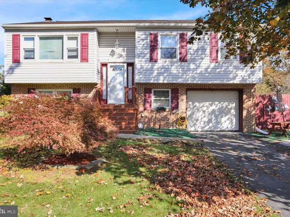 107 W Charles St, Wernersville, PA 19565