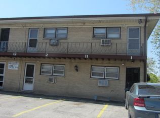 16 King Arthur Ct APT 1, Northlake, IL 60164