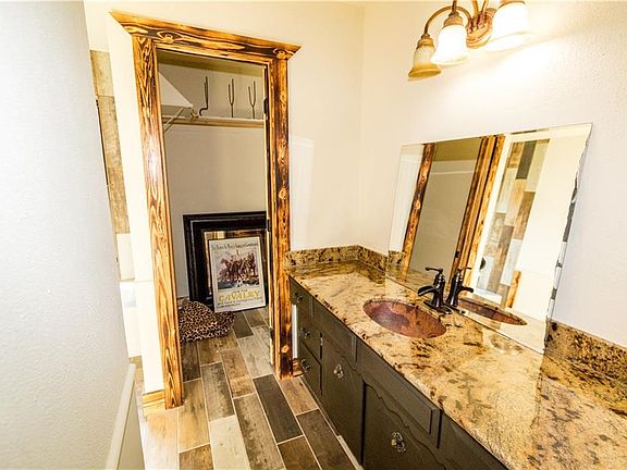 5th image of 1019 Kiowa Dr W