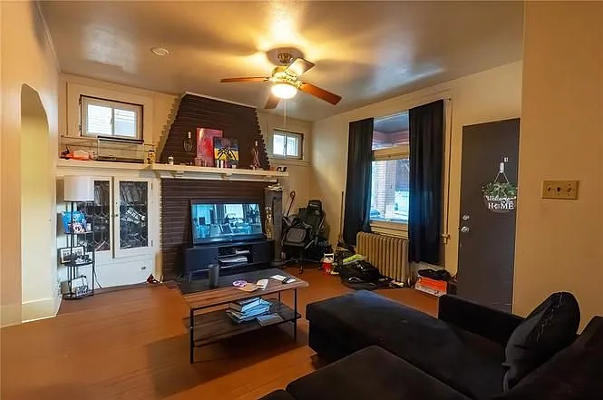 2 bed, 1.0 bath, 1274 sqft, $1,300 — Photo 4