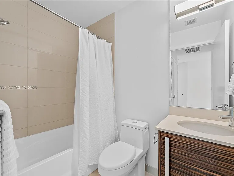 2020 N Bayshore Dr #605 — Photo 21