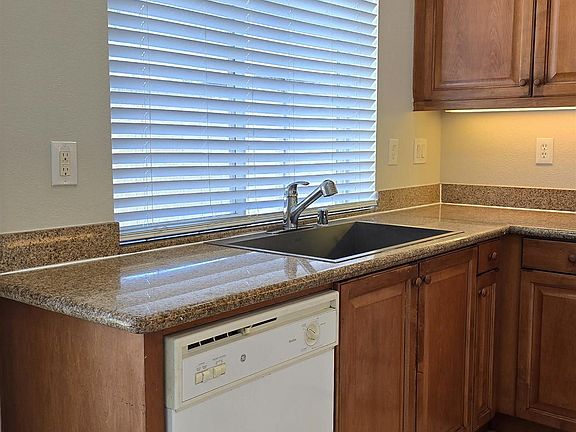 5th image of 1092 Gardenia Ln