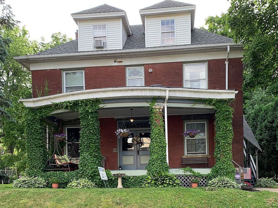 Exterior view summer 