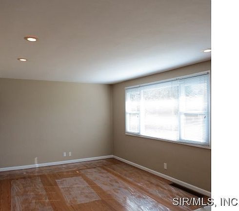 3rd image of 515 Roanoke Dr