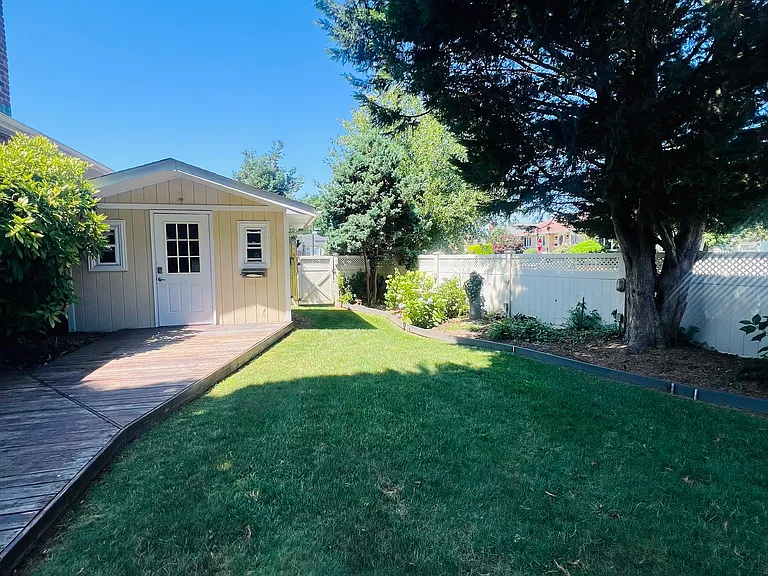 2 Kent Pl — Photo 17