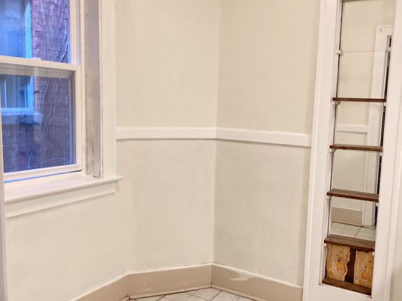 5th image of 524 Pitt St W Unit 105