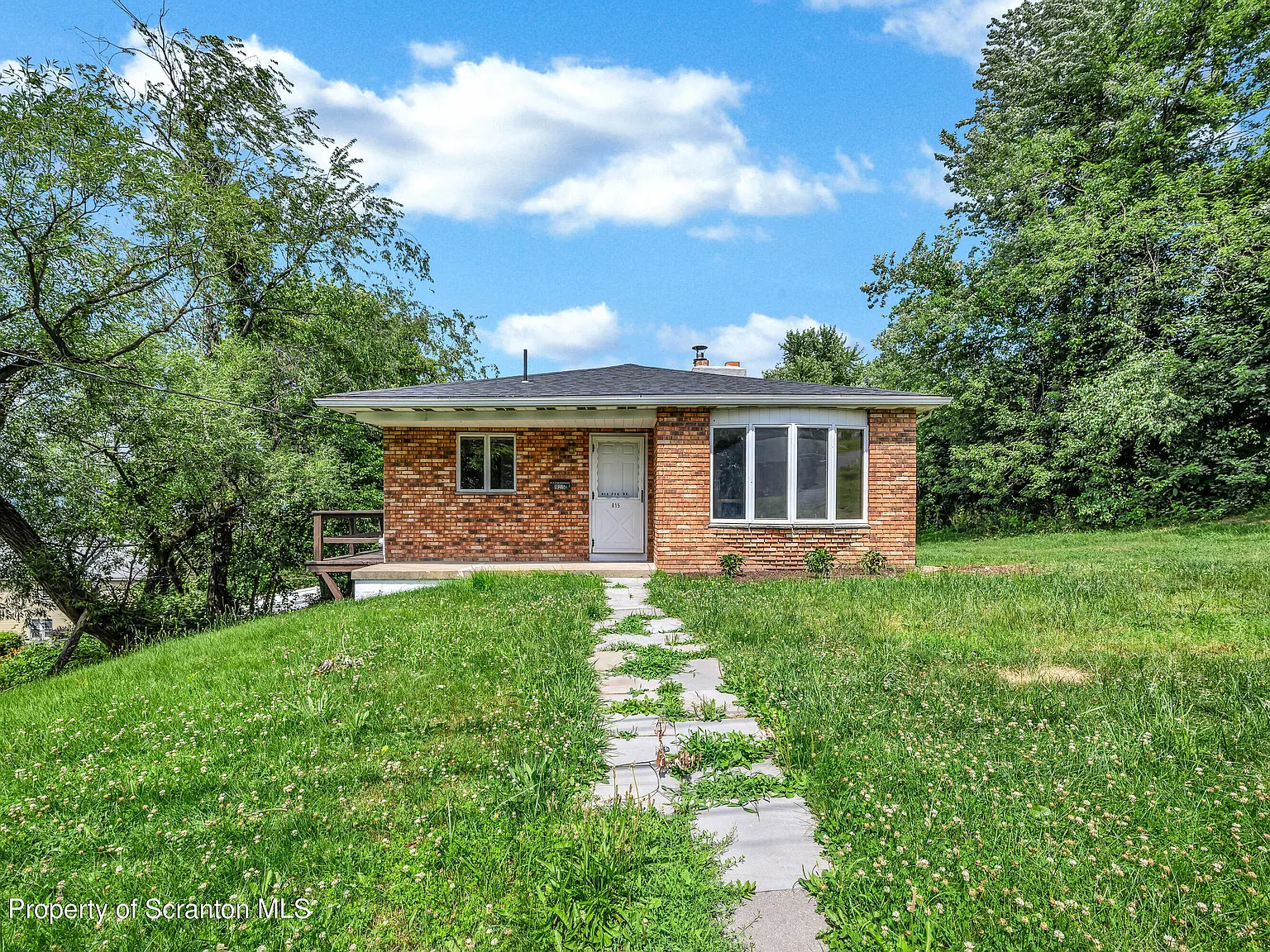 4 bed, 1.0 bath, 1500 sqft, $1,850 — Photo 1