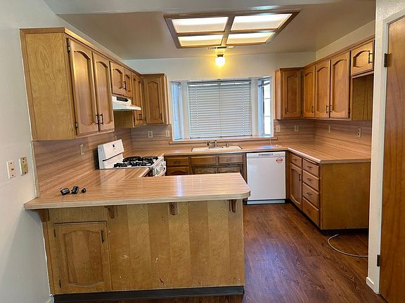 5th image of 1846 N Selina Ct