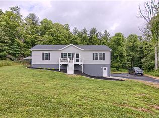 240 Hidden Knoll Dr, Hendersonville, NC 28792