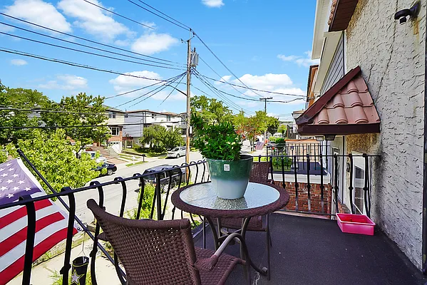 Sold by United National Realty Group | media 9
