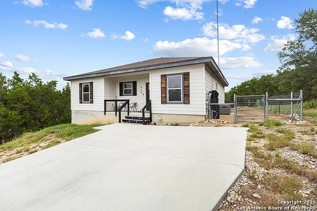 3 bed, 2.0 bath, 1240 sqft, $1,650 — Photo 3
