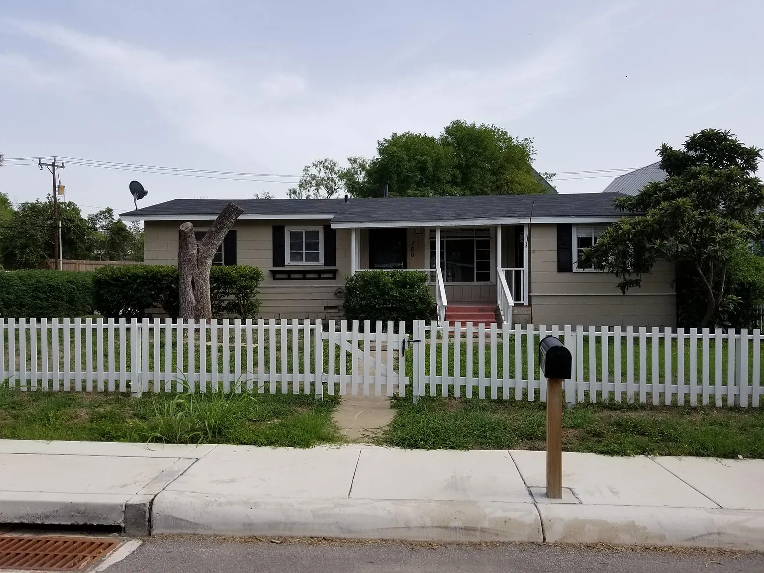 3 bed, 1201 sqft, $1,900 — Photo 1