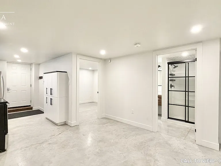 1370 Killarney Beach Rd #7 — Photo 1