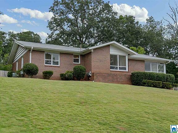 3rd image of 2108 Woodhue Cir