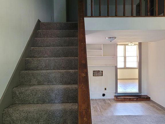 5th image of 527 S 76th Ave E