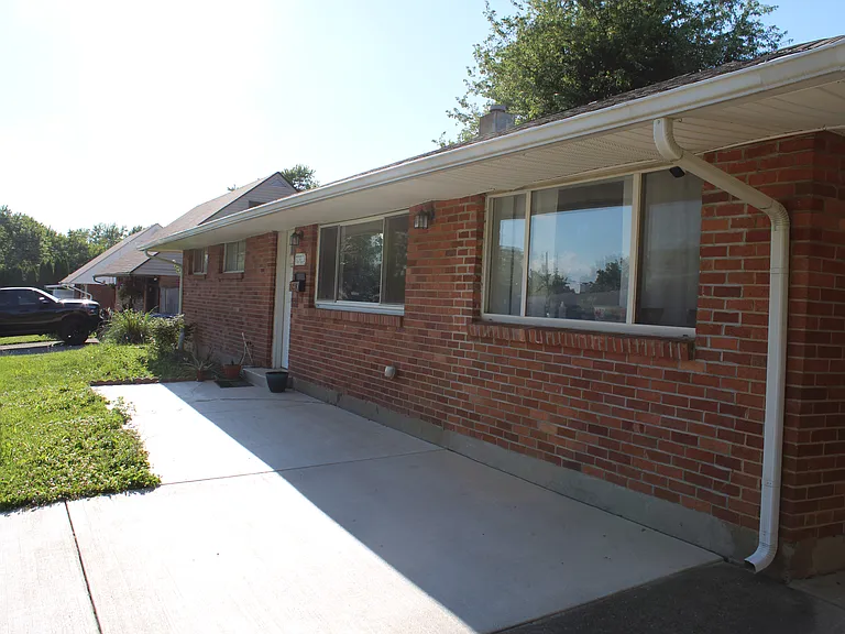 5543 Barnard Dr — Photo 5