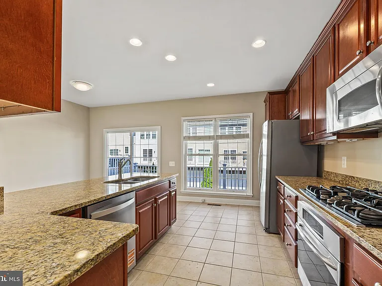 14873 Potomac Branch Dr — Photo 27