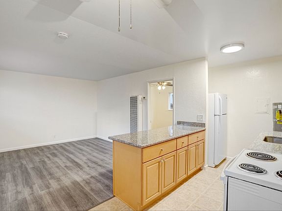 4th image of 1632 Russell St