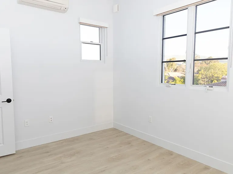 72 W Santa Clara St — Photo 24