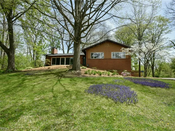 2930 Valley Ln, Sandusky, OH 44870