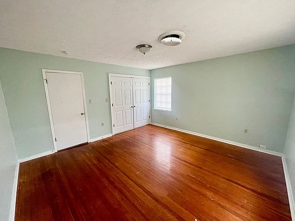 5th image of 208 E Center St APT 2
