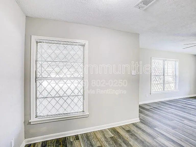 1118 Madison Ave — Photo 11