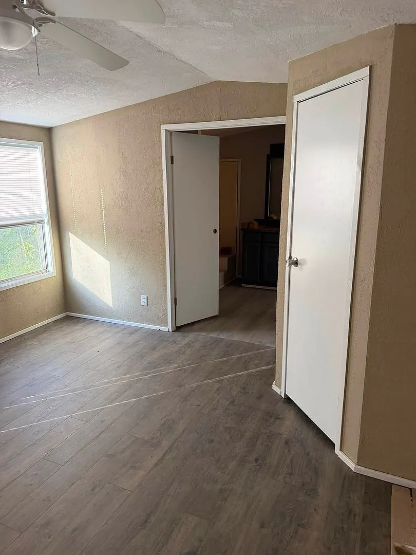 Newly Remodeled 2BD/2BA Trailer home $1450 a month, available 8/26 for year-long lease — Photo 4