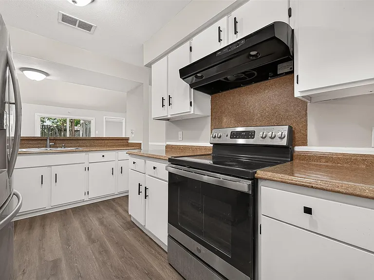 11202 Bandlon Dr — Photo 9
