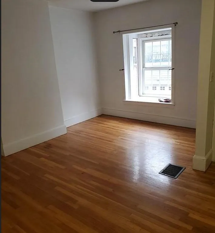 5 bed, 2.5 bath, $8,500 — Photo 4