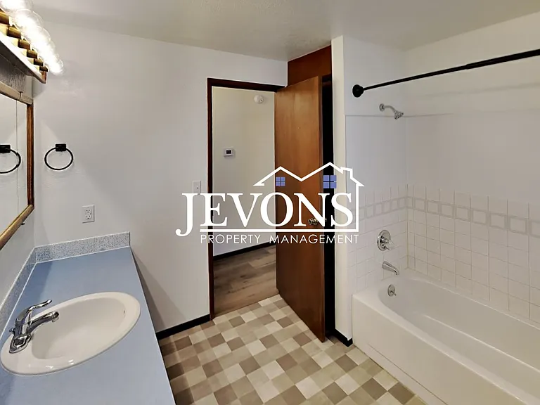 1202 S 39th Ave — Photo 14